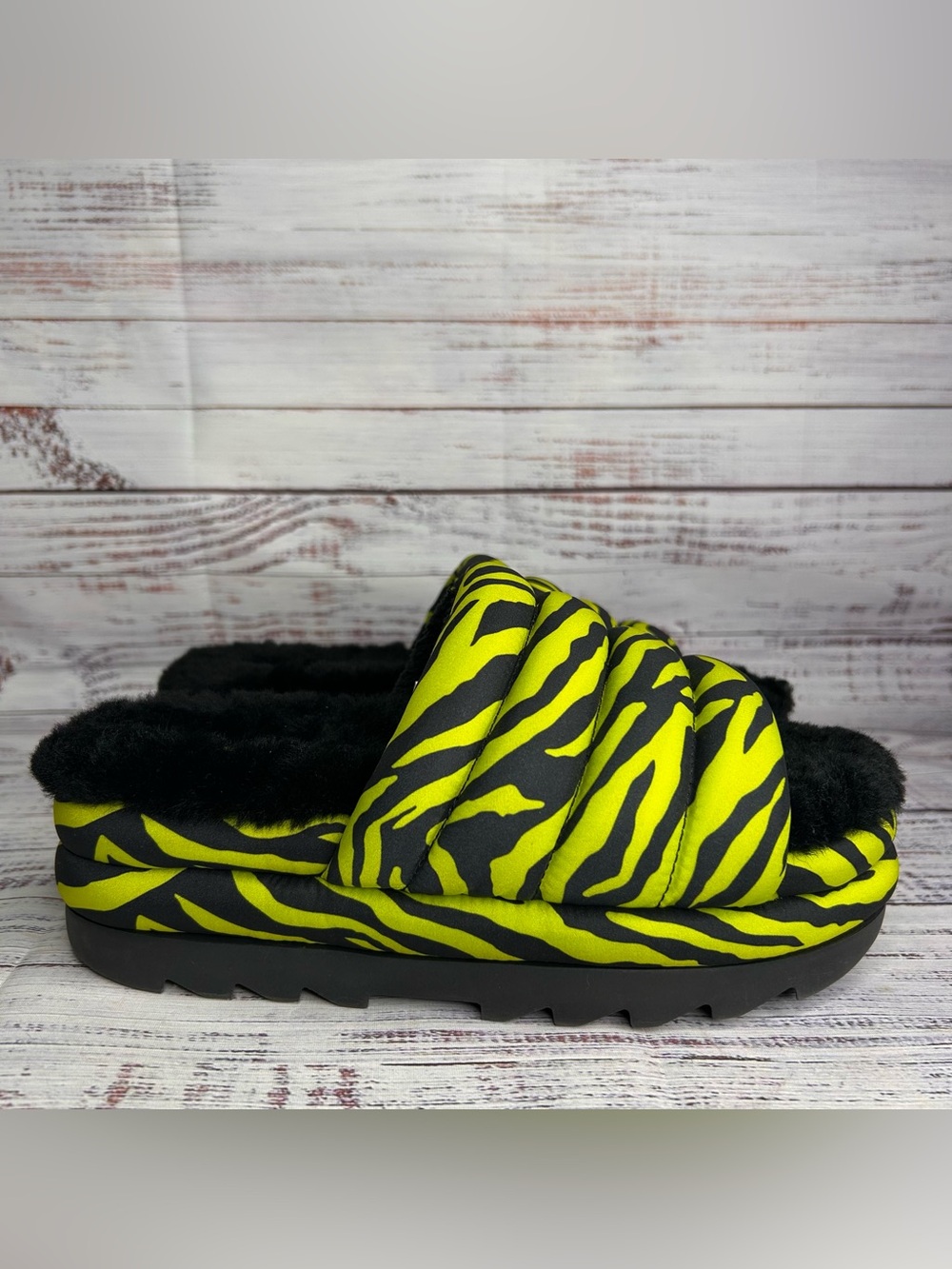 UGG Lime Green Black Maxi Slide Tiger Print Platform Sandals Women’s Size 8